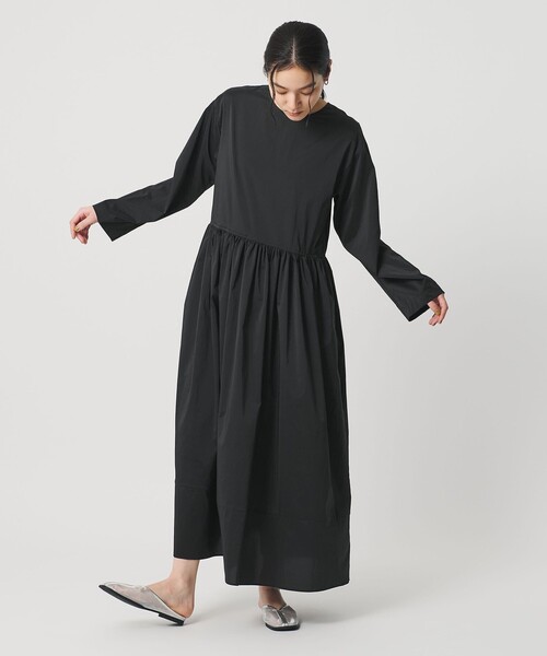 BEAUTY&YOUTH UNITED ARROWS(ビューティーアンドユースユナイテッドアローズ)の「ポリエステル ギャザーフレアワンピース(ワンピース・レディース・ブラック/コバルトブルー・S/M)」の7枚目の写真