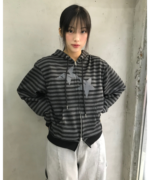 Cavish(カビシ)の「STRIPED TWIN STAR ZIP UP HOODIE BLACK(CV2FFUM499A)(パーカー・レディース・ブラック・S/M/L)」の2枚目の写真