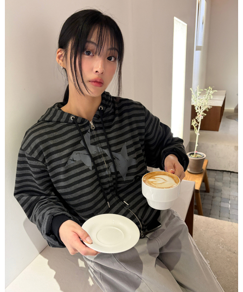 Cavish(カビシ)の「STRIPED TWIN STAR ZIP UP HOODIE BLACK(CV2FFUM499A)(パーカー・レディース・ブラック・S/M/L)」の3枚目の写真