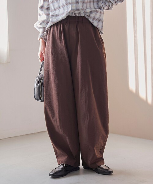 coen（コーエン）の「ポリツイルコクーンパンツ（その他パンツ・レディース・ベージュ/ブラック/ダークブラウン/ナチュラル・L/M）」の2枚目の写真