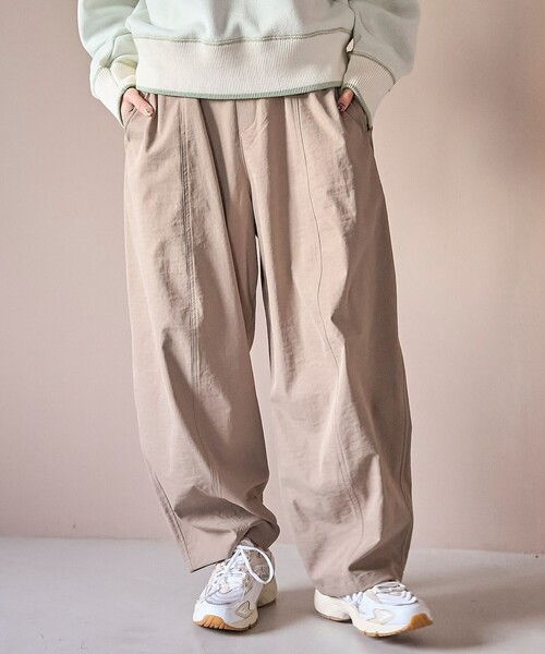 coen（コーエン）の「ポリツイルコクーンパンツ（その他パンツ・レディース・ベージュ/ブラック/ダークブラウン/ナチュラル・L/M）」の3枚目の写真