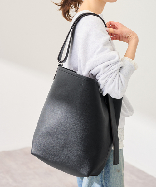 FRAMeWORK（フレームワーク）の「&MYUQ/アンドミューク JUNO light（ショルダーバッグ・レディース・ブラック/ウッド・FREE）」の5枚目の写真