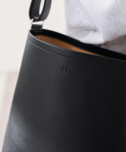 FRAMeWORK（フレームワーク）の「&MYUQ/アンドミューク JUNO light（ショルダーバッグ・レディース・ブラック/ウッド・FREE）」の8枚目の写真