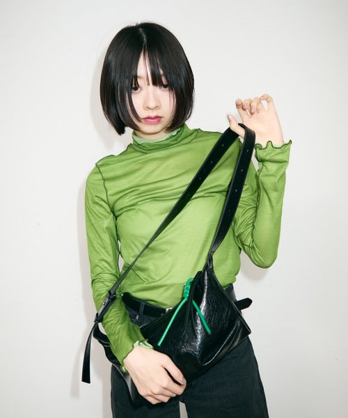 TONER（トナー）の「ベルトデザインワンショルダーバッグ/ボディバッグ/ロゴプレート付き（ショルダーバッグ・レディース・ブラック/グレイッシュベージュ/ホワイト/ブラウン/ダークブラウン/ワインレッド・FREE）」の10枚目の写真