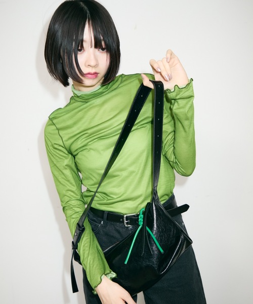 TONER（トナー）の「ベルトデザインワンショルダーバッグ/ボディバッグ/ロゴプレート付き（ショルダーバッグ・レディース・ブラック/グレイッシュベージュ/ホワイト/ブラウン/ダークブラウン/ワインレッド・FREE）」の11枚目の写真