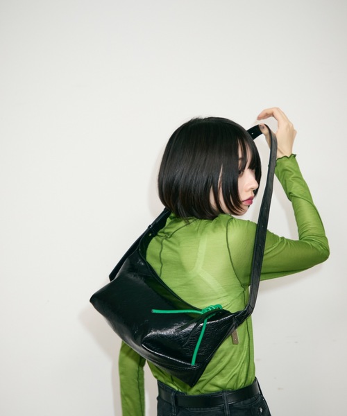 TONER（トナー）の「ベルトデザインワンショルダーバッグ/ボディバッグ/ロゴプレート付き（ショルダーバッグ・レディース・ブラック/グレイッシュベージュ/ホワイト/ブラウン/ダークブラウン/ワインレッド・FREE）」の15枚目の写真