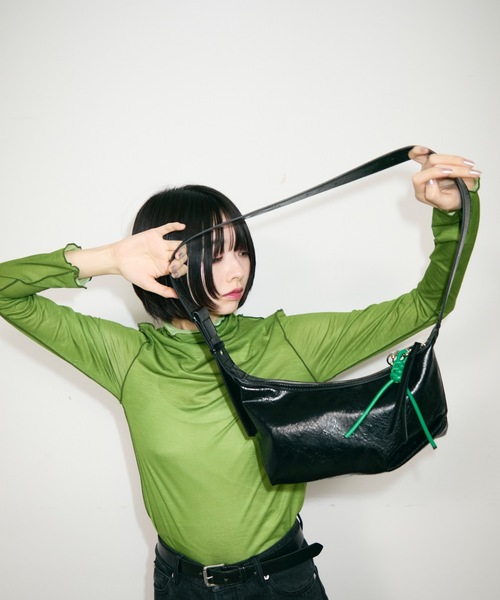 TONER（トナー）の「ベルトデザインワンショルダーバッグ/ボディバッグ/ロゴプレート付き（ショルダーバッグ・レディース・ブラック/グレイッシュベージュ/ホワイト/ブラウン/ダークブラウン/ワインレッド・FREE）」の21枚目の写真