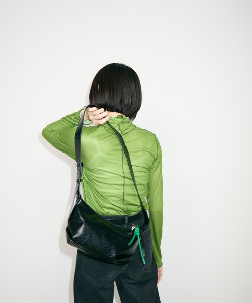 TONER（トナー）の「ベルトデザインワンショルダーバッグ/ボディバッグ/ロゴプレート付き（ショルダーバッグ・レディース・ブラック/グレイッシュベージュ/ホワイト/ブラウン/ダークブラウン/ワインレッド・FREE）」の22枚目の写真