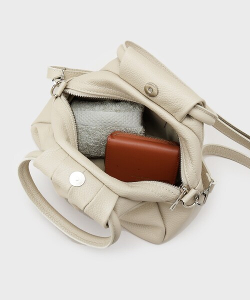 GALLEST(ギャレスト)の「【MILLELA FIRENZE】ギャザーレザーハンドバッグ(ハンドバッグ・レディース・オフホワイト/ブラック・00)」の9枚目の写真