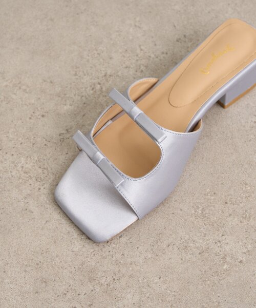 Omekashi（オメカシ）の「リボンミュール（パンプス・レディース・シルバー/ブラック・MEDIUM/SMALL/LARGE）」の18枚目の写真
