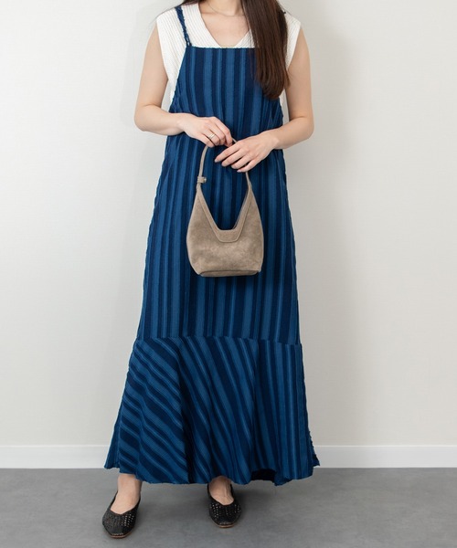 CHRISTIAN VILLA(クリスチャンヴィラ)の「【CHRISTIAN VILLA】スエードミニキューブバッグ(Q66436)(ハンドバッグ・レディース・グレイッシュベージュ・ALL)」の7枚目の写真