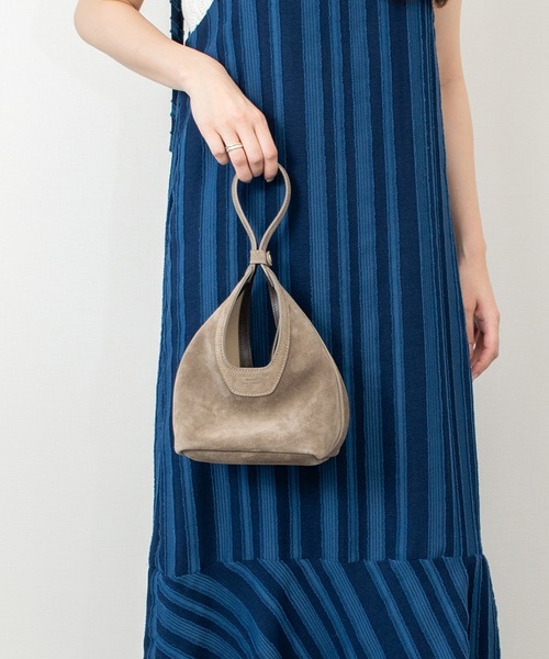 CHRISTIAN VILLA(クリスチャンヴィラ)の「【CHRISTIAN VILLA】スエードミニキューブバッグ(Q66436)(ハンドバッグ・レディース・グレイッシュベージュ・ALL)」の8枚目の写真