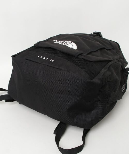 THE NORTH FACE(ザノースフェイス)の「ザ・ノースフェイス / リープ30 NM62610(ユニセックス)(バックパック/リュック・メンズ・ブラック系その他/ホワイト系その他・ONE SIZE)」の4枚目の写真
