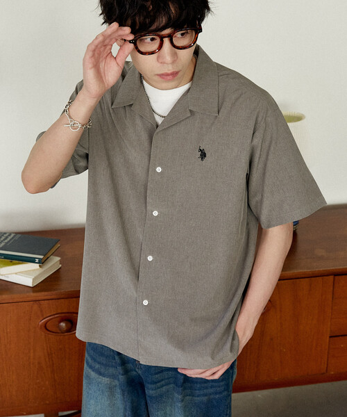 U.S. POLO ASSN.（ユーエスポロアッスン）の「U.S. POLO ASSN.U.S. POLO ASSN. × PUBLUX/ユーエスポロアッスン 別注　ワンポイント オープンカラーシャツ　限定展開（シャツ/ブラウス・メンズ・グレー/チャコールグレー/ブラック/サックスブルー・S/M/L）」の22枚目の写真
