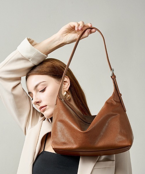 NiiNa(ニーナ)の「【 NiiNa / ニーナ 】高品質レザー2WAYクラシックショルダーバッグ(なめし加工)(ショルダーバッグ・レディース・ダークブラウン/ブラウン/ブラック/グレイッシュベージュ/カーキ・FREE)」の3枚目の写真