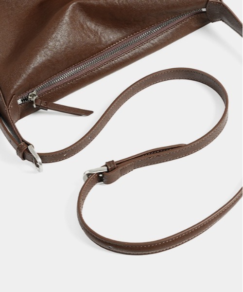 NiiNa(ニーナ)の「【 NiiNa / ニーナ 】高品質レザー2WAYクラシックショルダーバッグ(なめし加工)(ショルダーバッグ・レディース・ダークブラウン/ブラウン/ブラック/グレイッシュベージュ/カーキ・FREE)」の16枚目の写真