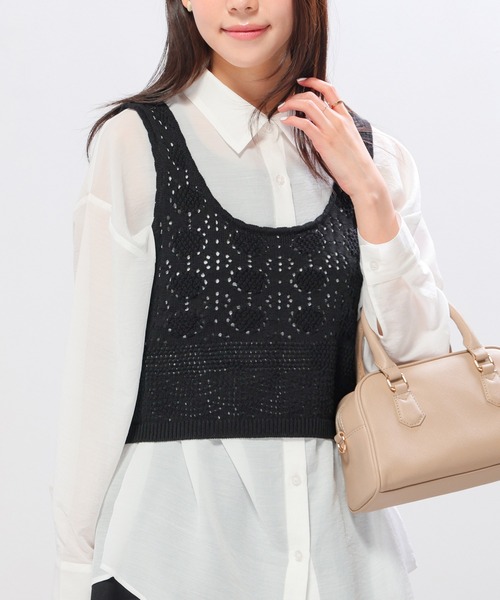 Honeys（ハニーズ）の「透かし編ビスチェ（ニット/セーター・レディース・ブラウン/レッド/アイボリー/ブラック・L/M/S）」の2枚目の写真