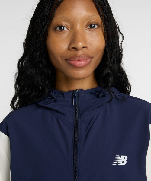 NEW BALANCE(ニューバランス)の「ニューバランス New Balance ウーブンフーデッドジャケット(ジャージ・レディース・ブラック/ネイビー/オフホワイト・S/XL/L/M)」の16枚目の写真