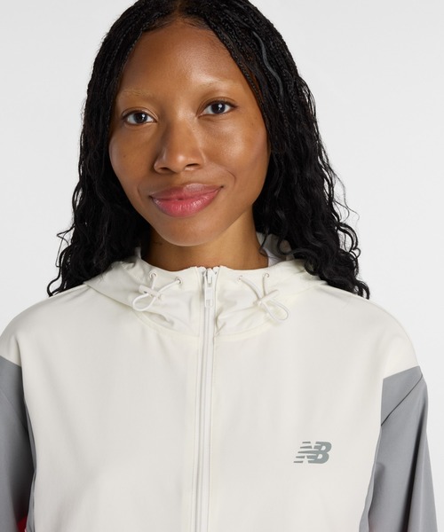 NEW BALANCE(ニューバランス)の「ニューバランス New Balance ウーブンフーデッドジャケット(ジャージ・レディース・ブラック/ネイビー/オフホワイト・S/XL/L/M)」の6枚目の写真