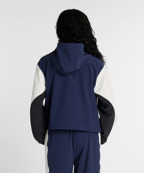 NEW BALANCE(ニューバランス)の「ニューバランス New Balance ウーブンフーデッドジャケット(ジャージ・レディース・ブラック/ネイビー/オフホワイト・S/XL/L/M)」の17枚目の写真