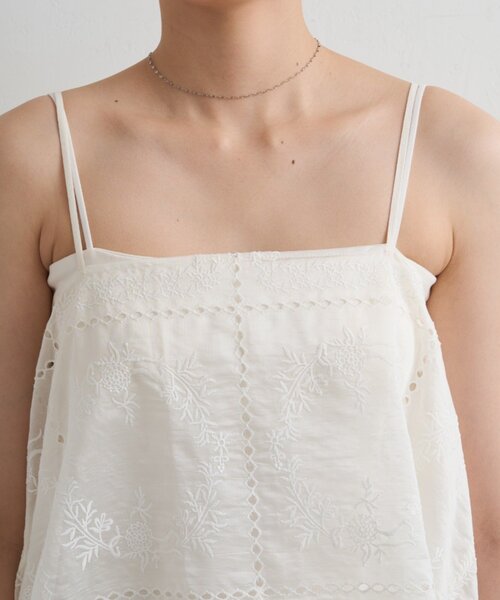 LOUNGEDRESS（ラウンジドレス）の「2WAYパネルレース刺繍キャミ（キャミソール・レディース・オフホワイト/ブラック・FREE）」の7枚目の写真