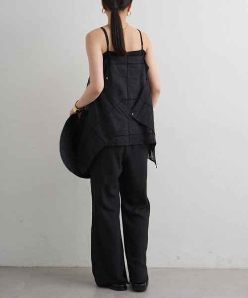 LOUNGEDRESS（ラウンジドレス）の「2WAYパネルレース刺繍キャミ（キャミソール・レディース・オフホワイト/ブラック・FREE）」の13枚目の写真