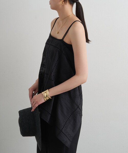 LOUNGEDRESS（ラウンジドレス）の「2WAYパネルレース刺繍キャミ（キャミソール・レディース・オフホワイト/ブラック・FREE）」の19枚目の写真