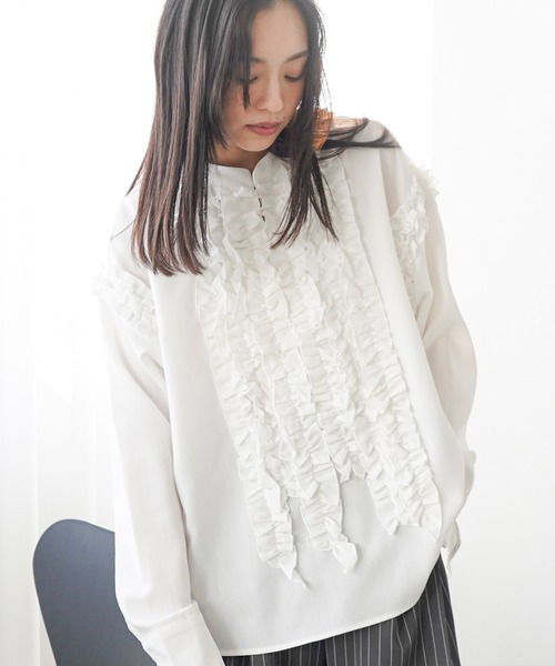 mili an deni(ミリアンデニ)の「タキシードフリルブラウス(シャツ/ブラウス・レディース・ブラック/ホワイト・M)」の2枚目の写真