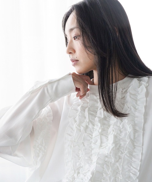mili an deni(ミリアンデニ)の「タキシードフリルブラウス(シャツ/ブラウス・レディース・ブラック/ホワイト・M)」の8枚目の写真