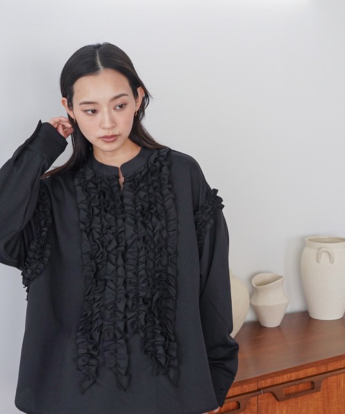 mili an deni(ミリアンデニ)の「タキシードフリルブラウス(シャツ/ブラウス・レディース・ブラック/ホワイト・M)」の16枚目の写真