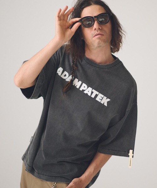 ADAM PATEK(アダムパテック)の「ADAMPATEK/basic logo aging T/ベーシックロゴエイジング加工Tシャツ(Tシャツ/カットソー・メンズ・グリーン/ホワイト/ブラック/ピンク・2/1)」の2枚目の写真