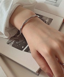 Mayree（メイリー）の「細め ツイストバングル / 華奢 ウェーブバングル シルバーバングル ニュアンスアクセサリー 韓国 古着MIX ユニセックス(DAY)（バングル/リストバンド）」