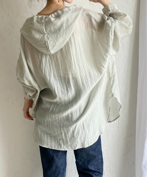 She's Closet（シーズクローゼット）の「フード付き オーバーサイズ シアーシャツ パーカー（シャツ/ブラウス・レディース・ブラック/サックスブルー/ホワイト/グレー・FREE）」の3枚目の写真