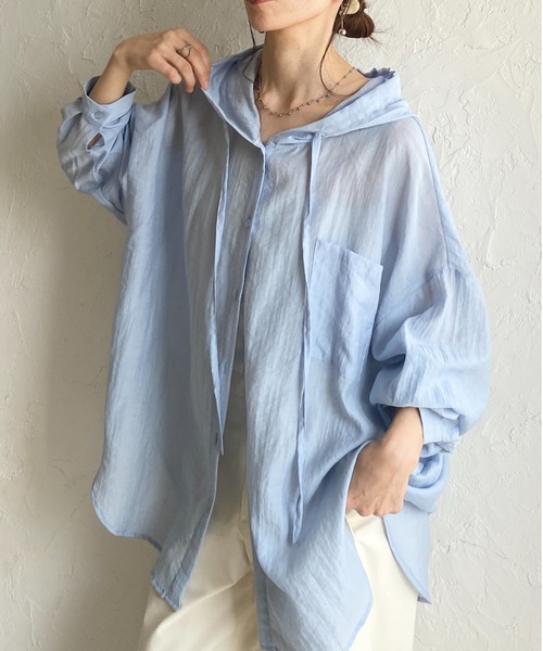 She's Closet（シーズクローゼット）の「フード付き オーバーサイズ シアーシャツ パーカー（シャツ/ブラウス・レディース・ブラック/サックスブルー/ホワイト/グレー・FREE）」の4枚目の写真