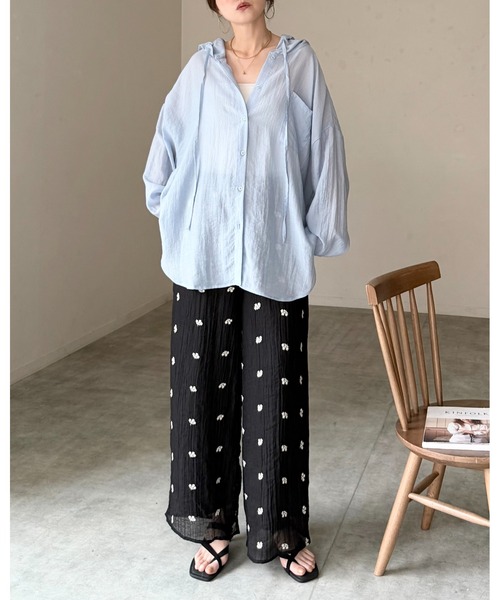 She's Closet（シーズクローゼット）の「フード付き オーバーサイズ シアーシャツ パーカー（シャツ/ブラウス・レディース・ブラック/サックスブルー/ホワイト/グレー・FREE）」の9枚目の写真