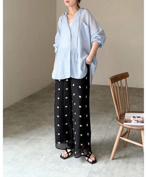 She's Closet（シーズクローゼット）の「フード付き オーバーサイズ シアーシャツ パーカー（シャツ/ブラウス・レディース・ブラック/サックスブルー/ホワイト/グレー・FREE）」の10枚目の写真