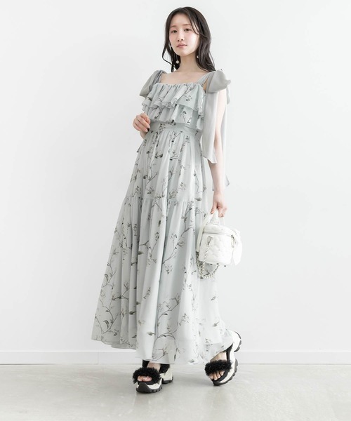 RANDA(ランダ)の「シアーリボンショルダーティアードワンピース(ワンピース・レディース・ブルー/アイボリー/ブラック・1/0)」の2枚目の写真