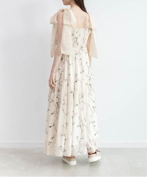 RANDA(ランダ)の「シアーリボンショルダーティアードワンピース(ワンピース・レディース・ブルー/アイボリー/ブラック・1/0)」の20枚目の写真