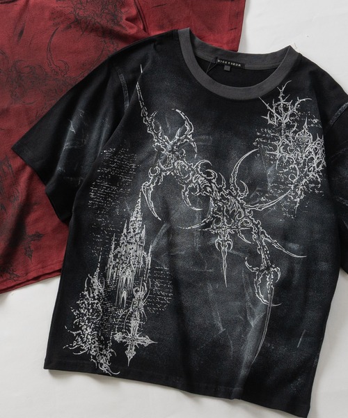 JOHN'S CLOSET(ジョンズクローゼット)の「【13】トライバルデザイン ペイントTシャツ/Y2K(Tシャツ/カットソー・メンズ・ワインレッド/ベージュ/ブラック・LARGE/MEDIUM)」の2枚目の写真