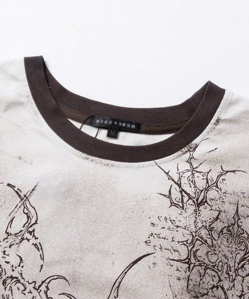 JOHN'S CLOSET(ジョンズクローゼット)の「【13】トライバルデザイン ペイントTシャツ/Y2K(Tシャツ/カットソー・メンズ・ワインレッド/ベージュ/ブラック・LARGE/MEDIUM)」の4枚目の写真