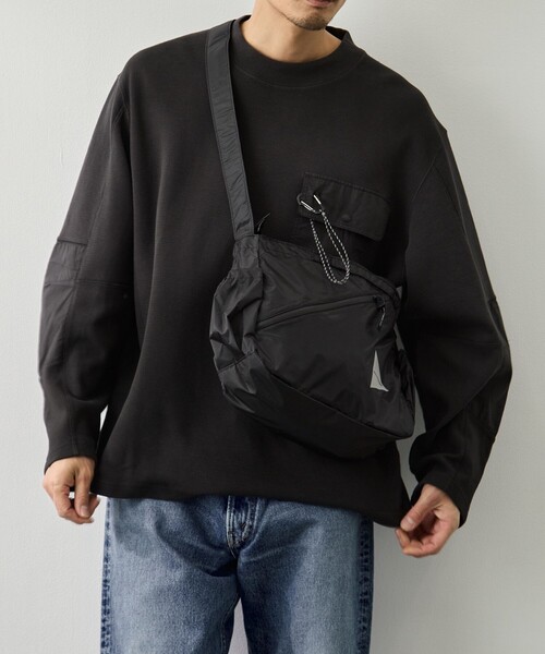 and wander(アンドワンダー)の「【and wander/アンドワンダー】Sil Shoulder Bag(ショルダーバッグ・メンズ・ブラック・FREE)」の2枚目の写真