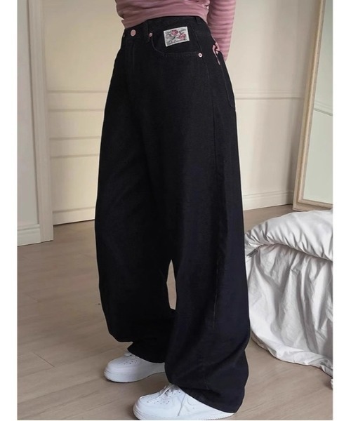 Ritzy(リッツィー)の「バック英字デザインルーズデニム(デニムパンツ・レディース・ブラック・XL/L/M/S)」の3枚目の写真