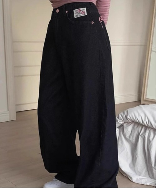 Ritzy(リッツィー)の「バック英字デザインルーズデニム(デニムパンツ・レディース・ブラック・XL/L/M/S)」の4枚目の写真