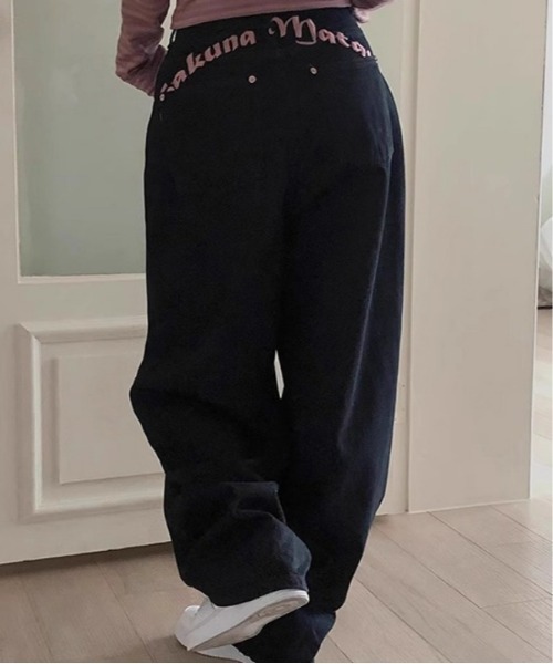 Ritzy(リッツィー)の「バック英字デザインルーズデニム(デニムパンツ・レディース・ブラック・XL/L/M/S)」の5枚目の写真