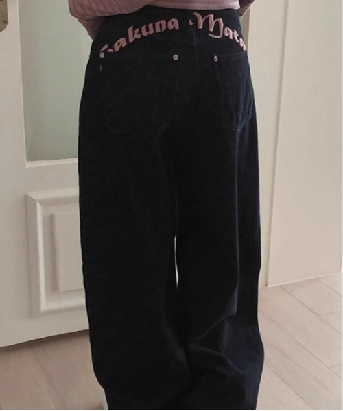Ritzy(リッツィー)の「バック英字デザインルーズデニム(デニムパンツ・レディース・ブラック・XL/L/M/S)」の6枚目の写真