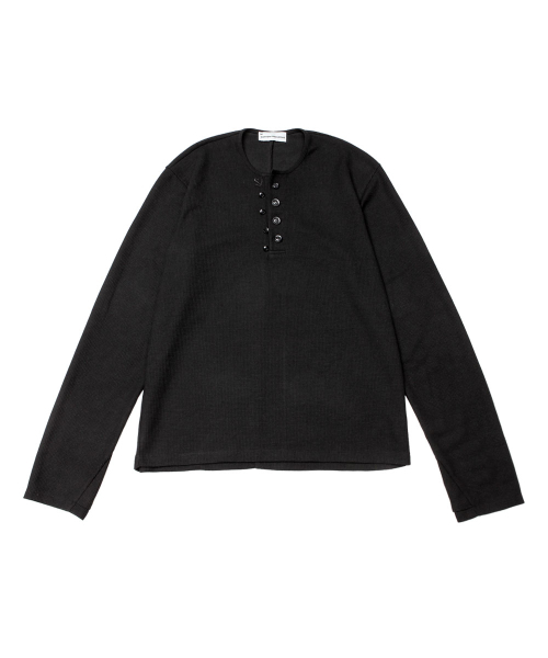 SCHISM INDUCING(スキズムインデューシング)の「BUTTON THERMAL HENLEY NECK SHIRT BLACK(Tシャツ/カットソー・レディース・その他・M/L)」の2枚目の写真