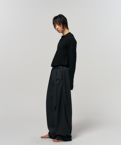 SCHISM INDUCING(スキズムインデューシング)の「BUTTON THERMAL HENLEY NECK SHIRT BLACK(Tシャツ/カットソー・レディース・その他・M/L)」の9枚目の写真