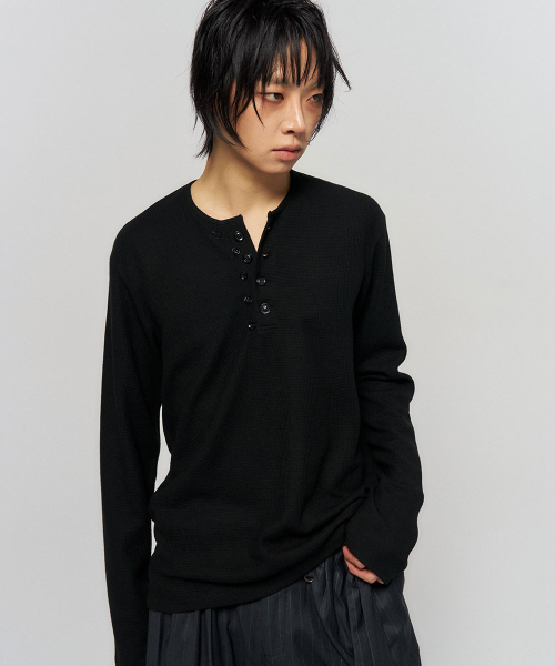 SCHISM INDUCING(スキズムインデューシング)の「BUTTON THERMAL HENLEY NECK SHIRT BLACK(Tシャツ/カットソー・レディース・その他・M/L)」の13枚目の写真