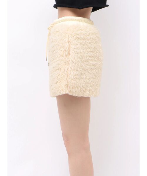 EMODA(エモダ)の「フェザーショートパンツ(その他パンツ・レディース・アイボリー/ブラック/グレー・FREE)」の20枚目の写真