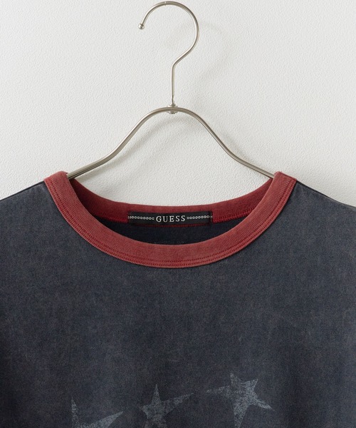 Guess（ゲス）の「【Stray Kids / ストレイキッズ Hyunjin / ヒョンジン 着用】GUESS/ゲス UNI S/SLV TEE SHIRT リンガーTシャツ 秋 秋服 2026年秋冬（Tシャツ/カットソー・メンズ・チャコールグレー・ONE SIZE/L/M）」の2枚目の写真